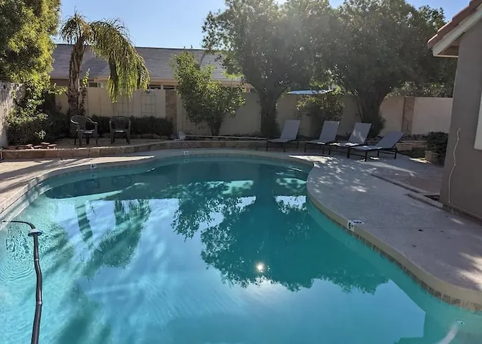 Heated Pool - Spacious, Cheerful 5br/3bath Holiday home *