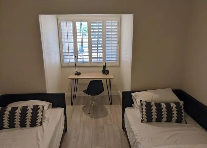 Heated Pool - Spacious, Cheerful 5br/3bath Holiday home