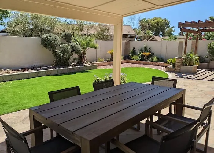 Heated Pool - Spacious, Cheerful 5br/3bath Holiday home *