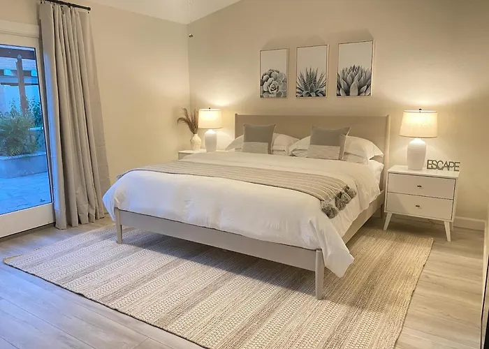 Heated Pool - Spacious, Cheerful 5br/3bath Holiday home Chandler